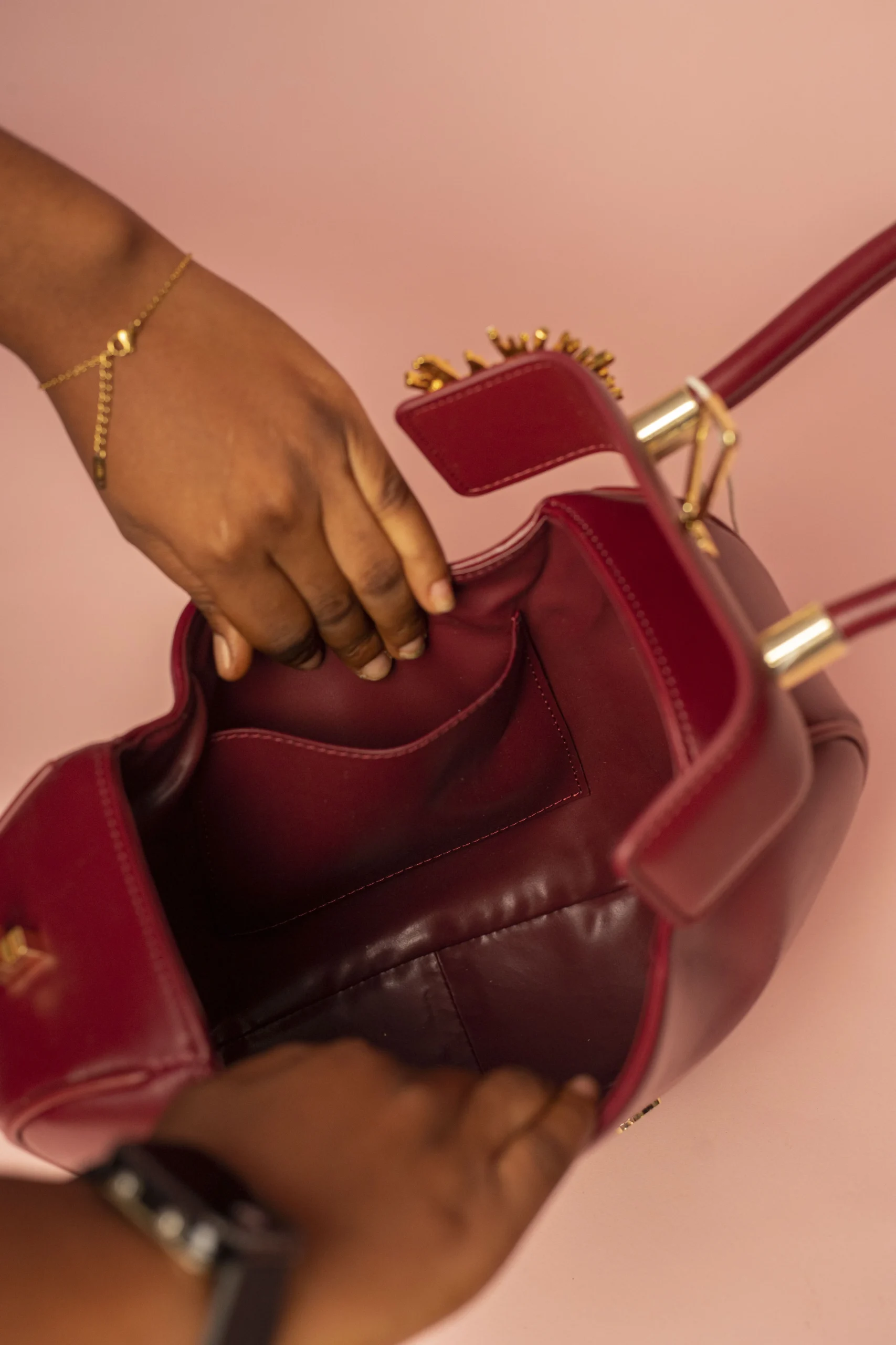 ẸKWÙ – WINE - Image 12